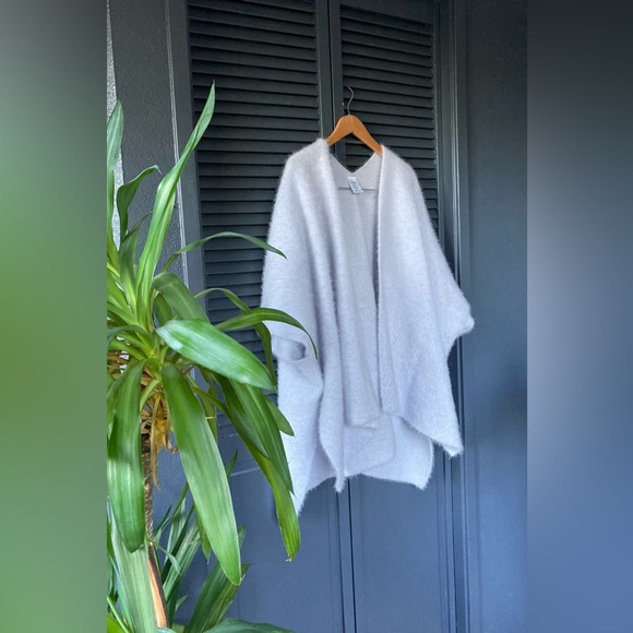 Fuzzy open poncho (New without tags!) - Picture 2 of 8